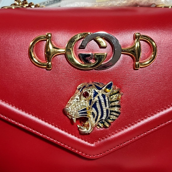 Gucci Rajah Interlocking G tiger head medium shoulder/crossbody bag in red color - Picture 8 of 14